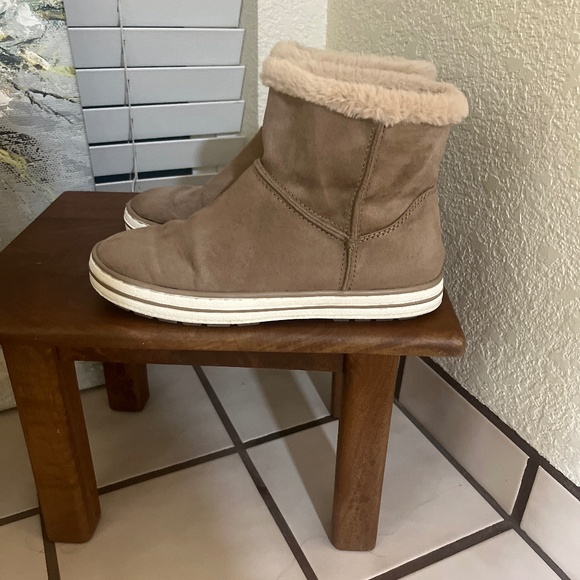 Seven Dials Women’s slip on boots. Size 7m. - Picture 1 of 4
